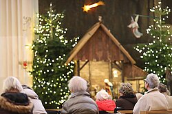 Passend zum Drei Königs-Tag am Freitag 6. Januar lädt das DemenzNetz in die Kapelle des St. Josef-Stifts zu einem gemeinsamen Weihnachtssingen ein. 